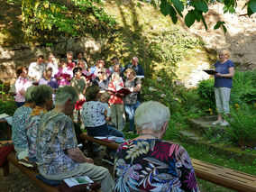 Maiandacht in der Fatima Grotte (Foto: Karl-Franz Thiede)